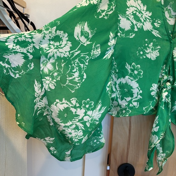 Molly Green Blouse Green Floral Tie Front Flowy Boho Size Small - Picture 2 of 6